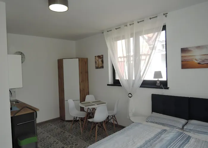 In Mrze Yno Near Sandy Beaches *