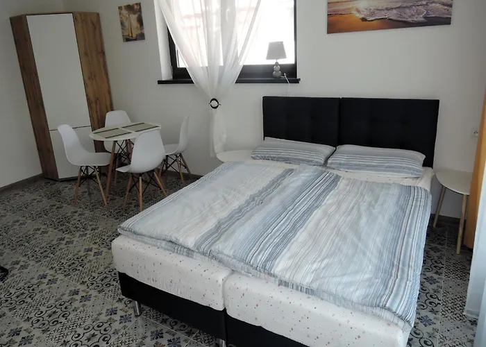 In Mrze Yno Near Sandy Beaches * Мжежино